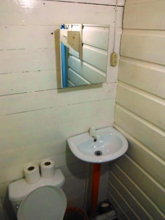 Hotel Y Restaurante Backpackers Rio Dulce Town Chambre photo