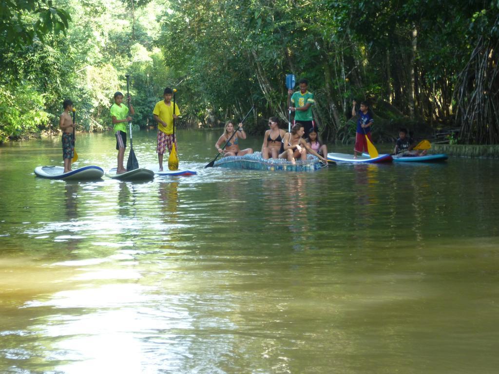 Hotel Y Restaurante Backpackers Rio Dulce Town Extérieur photo