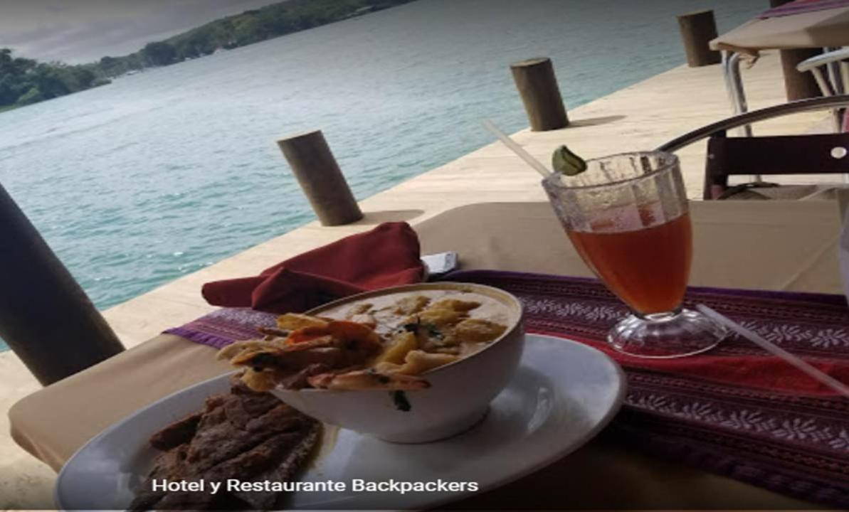 Hotel Y Restaurante Backpackers Rio Dulce Town Extérieur photo
